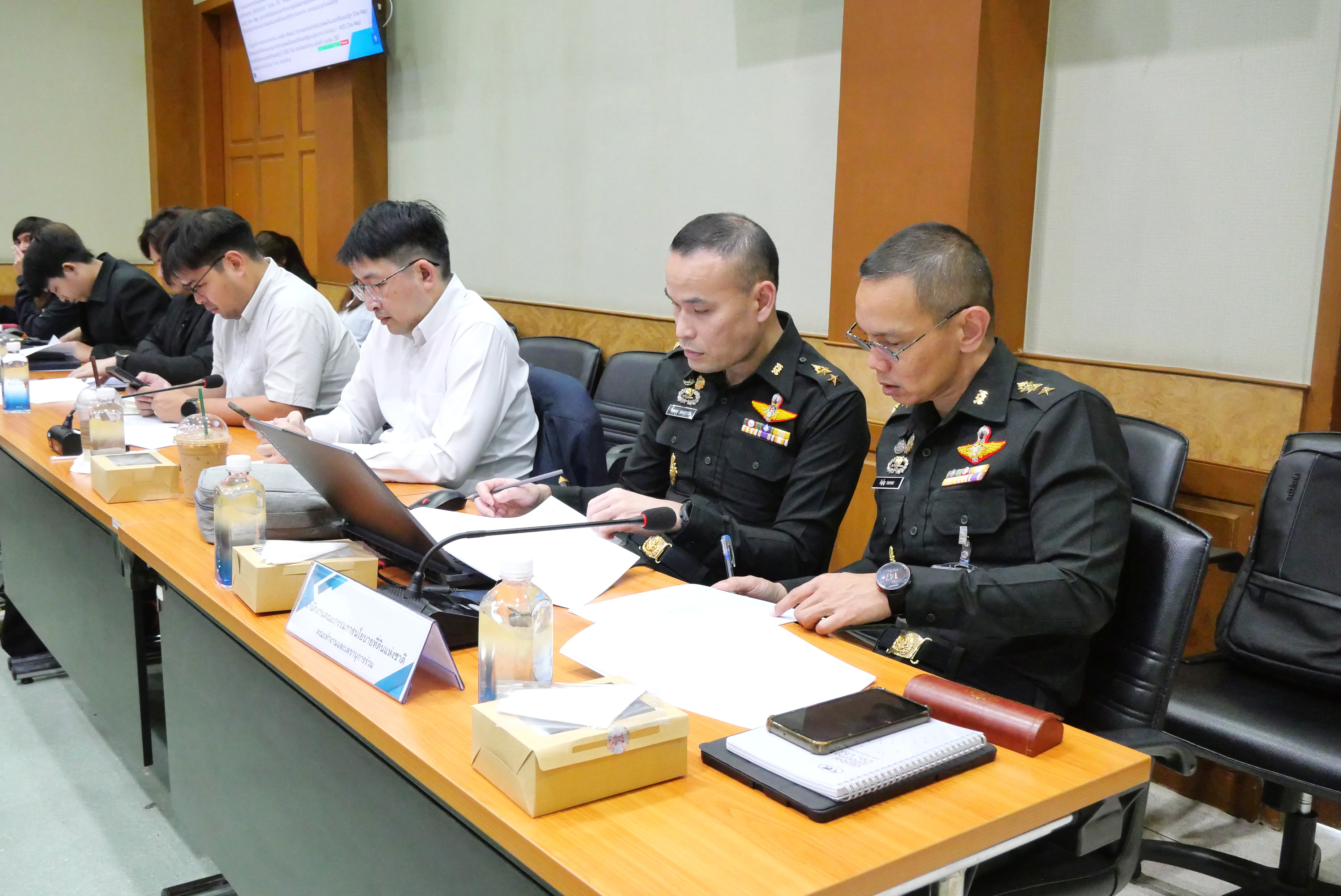 title - ส.ป.ก.ร่วมประชุมคณะทำงานเร่งรัดการปรับปรุงแนวเขตปฏิรูปที่ดินที่ประกาศเขตปฏิรูปที่ดินครอบคลุมทั้งอำเภอให้คงเหลือเฉพาะเขตดำเนินการปฏิรูปที่ดิน โดยใช้ผลจากการปรับปรุงแผนที่แนวเขตที่ดินของรัฐแบบบูรณาการ มาตราส่วน 1 : 4000 (One Map) 122 อำเภอ 21 จังหวัด 